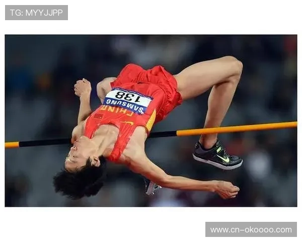 大湾区联赛跳高赛：选手挑战新高度时的专注表情