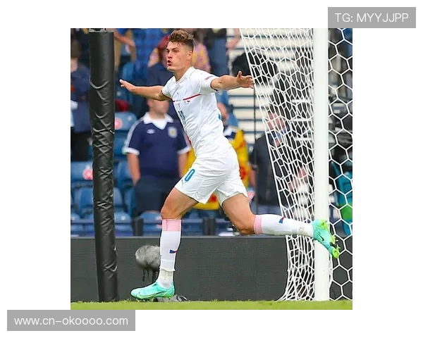 奥萨苏纳定位球战术奏效，布迪米尔乱战破门